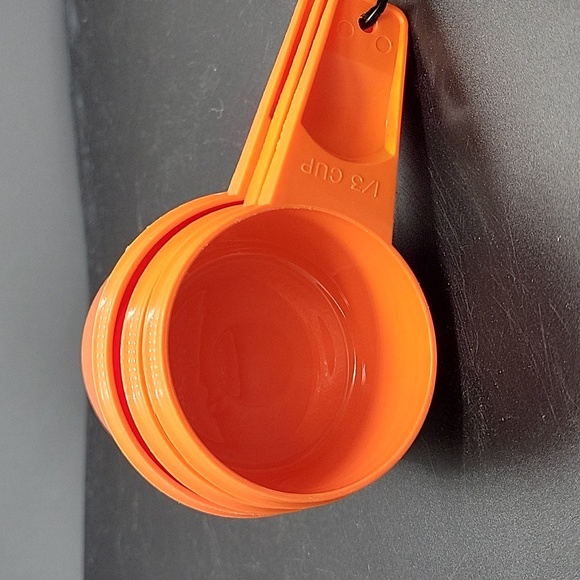 Vintage Set of 4 Orange Tupperware Measuring Cups Scoops 1/4 1/3 1/2 3/4 Cup - Picture 8 of 11
